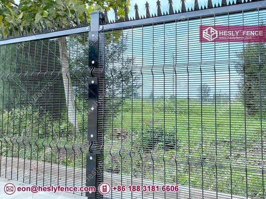 Chine 358 Anti-escalade Haute Sécurité Clôture | Panneau en maille anti-coupure | Grillage soudé avec dessus à pointes de rasoir - HeslyFence fournisseur
