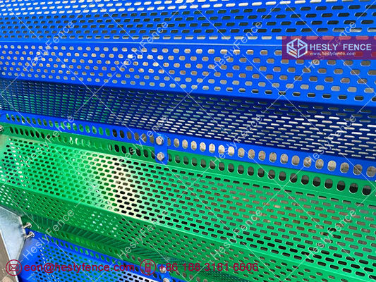 Chine panneaux brise-vent en acier | épaisseur 1,5 mm | largeur 300 mm | sommet unique | 30 % de surface ouverte | Bleu | HeslyFence - Usine chinoise fournisseur