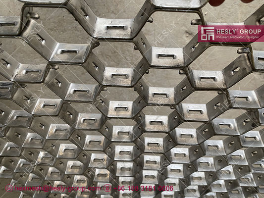 Chine AISI304 en acier inoxydable 14 calibre 50 mm revêtement de grille hexagonale métallique réfractaire fournisseur