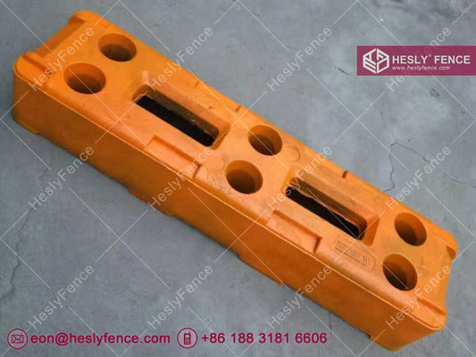 Chine Des pieds en caoutchouc recyclées. Une ouverture OD32mm. HeslyFence-Chine. fournisseur