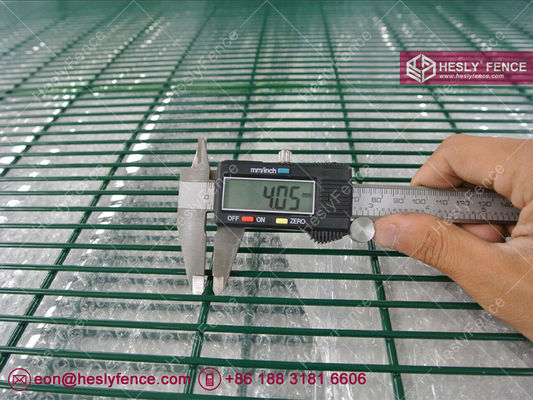 Chine 358 grillage de sécurité | fil de calibre 8 | ouverture 1/2"X3" | revêtement en poudre vert - Hesly Fence - Chine fournisseur