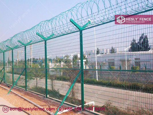 Chine Grillage de sécurité pour prison | 3,5 m de haut | 2,5 m de large | Fil barbelé concertina supérieur | Usine HeslyFence fournisseur