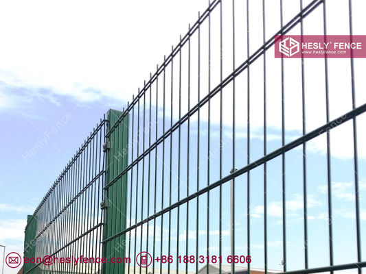 Chine 656 Double Wire Mesh Fencing | Clôture de sport | fil horizontal double de 6,0 mm | Panneau de grillage rigide | Revêtement en poudre fournisseur