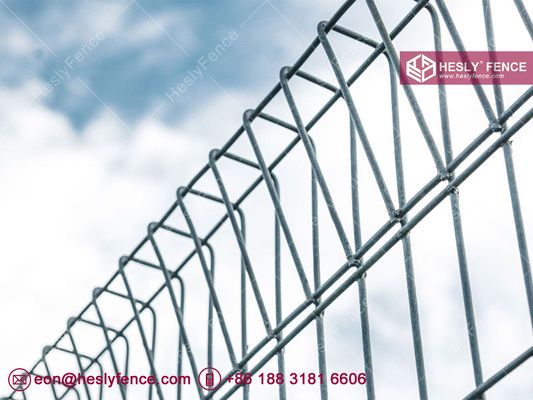 Chine Grillage soudé BRC HeslyFence | Bord supérieur et inférieur roulés | Maille 50x150mm | Fil de 5.0mm | HeslyFence, Chine fournisseur