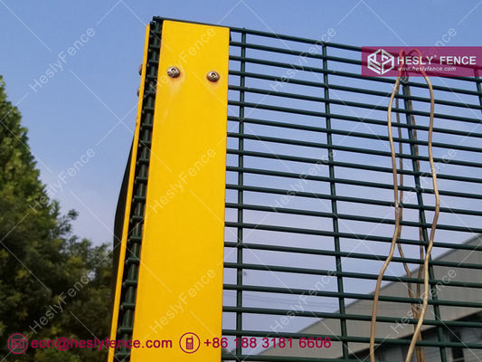 Chine 358 Rideau à mailles anti-coupe. Panneaux à mailles à vue dégagée. Épaisseur de fil de 4,0 mm. fournisseur
