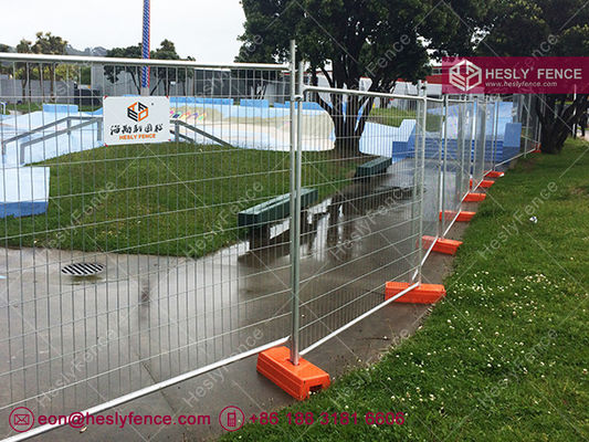 Chine 2Panneaux de clôture de construction temporaires de 0,0 m de haut avec moule à souffler orange Bloc plastique, revêtement galvanisé de 42 microns fournisseur