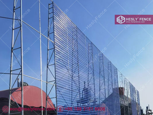 Chine Mur de clôture anti-vent et anti-poussière, hauteur 10m, panneaux métalliques perforés ondulés en acier, revêtement en poudre bleu RAL 5005 fournisseur
