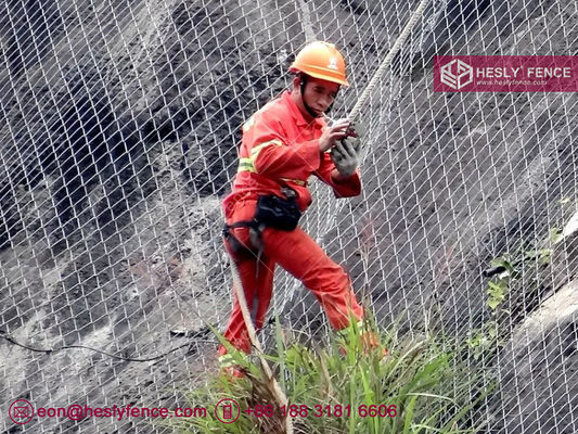 G65/3 fil d'acier à haute résistance à la traction chaîne de liaison filet de fil pour le système de barrière contre les chutes de roches fournisseur