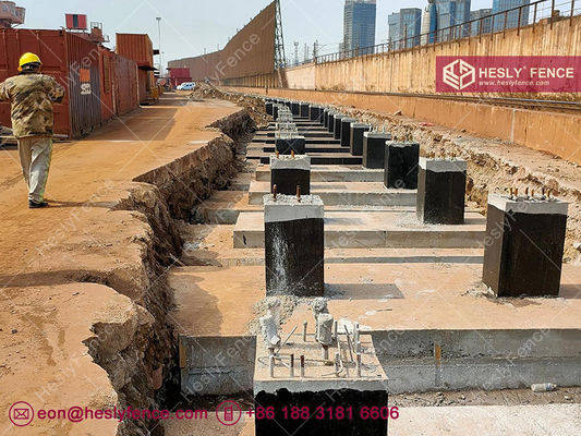 Système de clôture brise-vent en acier de 12 m de haut | Tôle métallique perforée ondulée de 1,5 mm | Couleur bleue | 910 x 3000 mm - Hesly Fence fournisseur