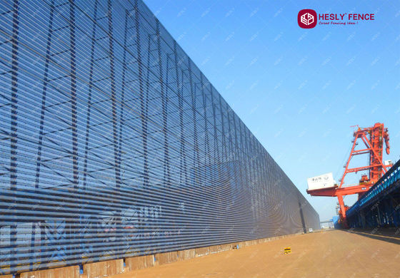 Système de clôture brise-vent en acier de 12 m de haut | Tôle métallique perforée ondulée de 1,5 mm | Couleur bleue | 910 x 3000 mm - Hesly Fence fournisseur