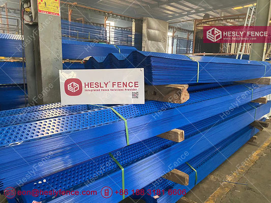 Panneau brise-vent en acier perforé ondulé | Ratio d'ouverture de 40 % | Largeur 900 mm | Triple crête | HeslyFence-Chine fournisseur