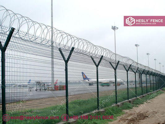 Panneaux de clôture en grillage soudé 3D, revêtement PVC RAL6005, 2,4m x 2,5m, clôture périmétrique d'aéroport fournisseur