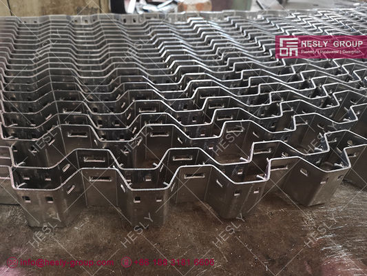 Acier au carbone calibre 14 maille hexagonale de 50 mm, lances décalées pour revêtement de four réfractaire fournisseur