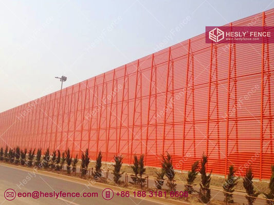 Clôture de contrôle du vent et de la poussière pour le stockage du charbon | hauteur 6m | Couleur Rouge | Tôle d'acier perforée - HeslyFence Chine fournisseur