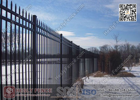 Panneaux de clôture ornementaux soudés en métal de 1,8 m x 2,1 m avec revêtement PVC noir fournisseur
