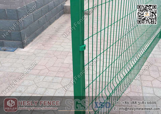 Panneaux de clôture en treillis soudé de sécurité de 2,0 m de hauteur X 2,5 m de largeur avec revêtement PVC de couleur verte fournisseur