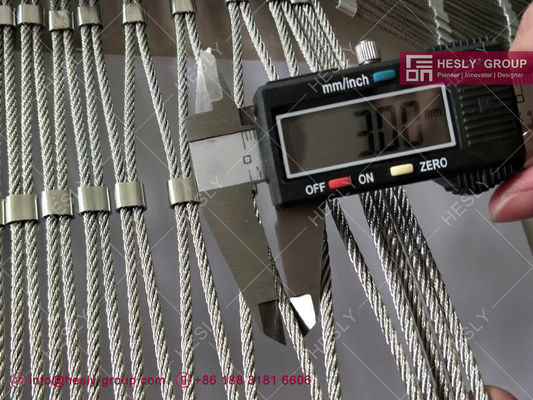Filet de sécurité périmétrique pour héliport en acier inoxydable | câble de 3,0 mm | maille de 50x50 mm | maille à virole - HeslyFence fournisseur