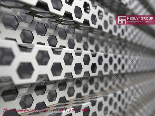 Façades en métal perforé d'aluminium 530X2000mm pour l'esthétique intérieure et extérieure des murs de bâtiments fournisseur