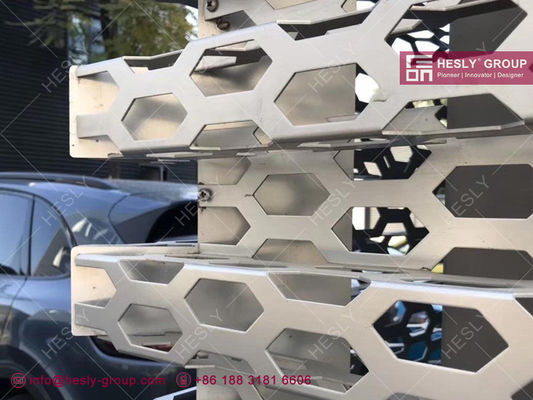 Façades en métal perforé d'aluminium 530X2000mm pour l'esthétique intérieure et extérieure des murs de bâtiments fournisseur
