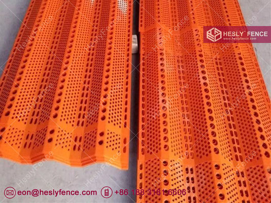 Panneau de clôture perforé de contrôle du vent et de la poussière | Clôture anti-vent ondulée | Couleur orange | largeur 900 mm | longueur 3 m - HeslyFence fournisseur