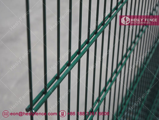 868 Double Wire Mesh Fencing | Clôture de périmètre sportif | Fil horizontal double de 6,0 mm | Panneau de grillage rigide | Revêtement en poudre fournisseur