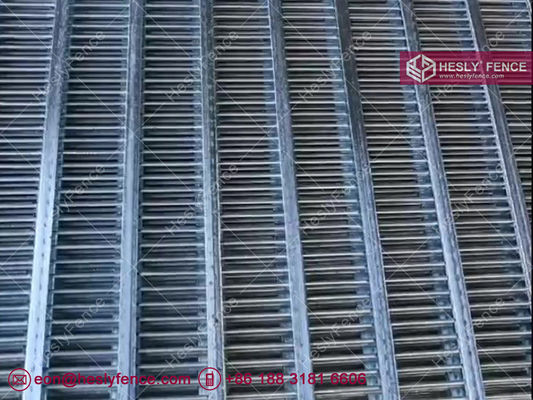 358 clôture à treillis de sécurité 25x2.0mm Barre plate renforcée 1/2 "x3" trou de fente anti-coupe anti-escalade clôture de haute sécurité fournisseur
