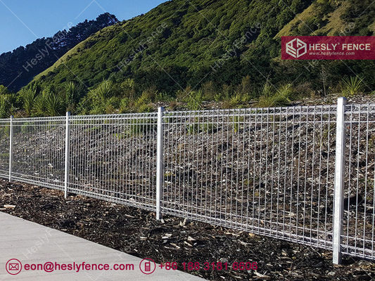 Enroulement de filet soudé en haut et en bas. Trou de 50 x 150 mm. Épaisseur de fil de 4,5 mm. HeslyFence, Chine. fournisseur