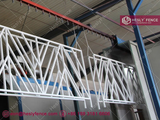1.1m de hauteur Chevron panneau de clôture d'acier Barricade piétonne cadre carré de 3/4 pouces enpoussière blanche enduite Hesly CHINE fournisseur