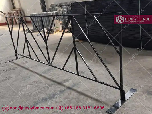 Barrière de contrôle de foule pour événements sportifs, clôture de vélo, revêtement en poudre blanc, 1,1 m de haut - Vente d'usine HeslyFence Chine fournisseur