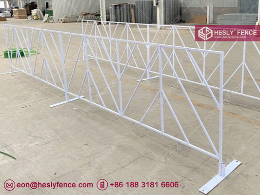 Barrière de contrôle de foule pour événements sportifs, clôture de vélo, revêtement en poudre blanc, 1,1 m de haut - Vente d'usine HeslyFence Chine fournisseur