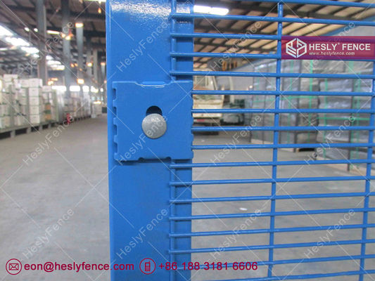 Vue dégagée 358 clôture anti-escalade fil d'acier de calibre 8 trou de fente de 1/2 "x 3" revêtue de poudre bleue HeslyFence Chine fournisseur
