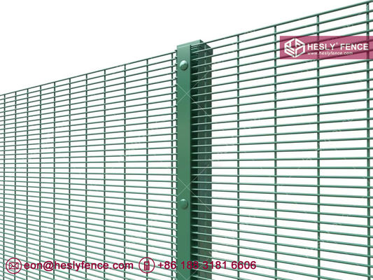 Clôture en maille VU transparente avec revêtement en poudre verte | Maille anti-escalade 358 | Anti-coupure | Jauge 8 | Vente d'usine HeslyFence Chine fournisseur