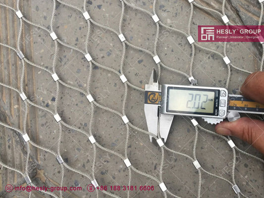 CAP437, test de charge de chute de 125 kg Filet de sécurité de périmètre d'héliport | Largeur 1,5 m | Maille de câble métallique SS316 de 3,0 mm | HeslyFence, Chine fournisseur