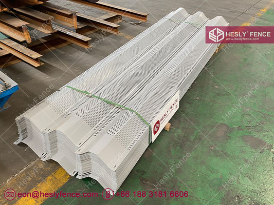 Clôture brise-vent en acier ondulé perforé avec un taux d'ouverture de 30 % | largeur 300 mm | longueur 3000 mm | Revêtement en poudre gris - Hesly fournisseur