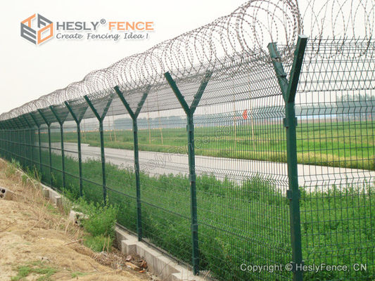 2.8m haute clôture de sécurité du périmètre de l'aéroport avec le haut Concertina bobine, anti-escalade mesh, PVC revêtu RAL6005 fournisseur