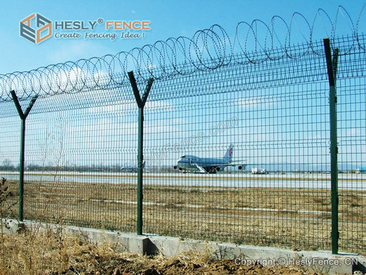 3Système de clôture de sécurité du périmètre de l'aéroport de 5 m de haut avec bobine de fil de Concertina Top. fournisseur