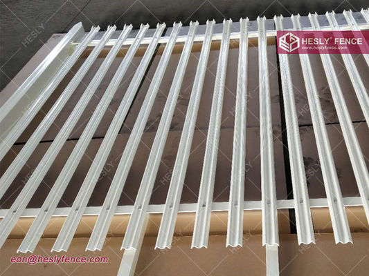2.4m haute "W" pâle galvanisée clôture en acier fournisseur