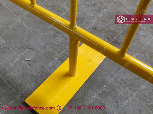 Barrière de contrôle de foule | Hauteur 1,1 m | Revêtement en poudre jaune | Pieds plats en acier | China Hesly Fence fournisseur