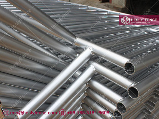 1.1 x 2.2m Barrière de foule à pattes d'épingle (usine chinoise) Barricade piétonne en acier galvanisé fournisseur