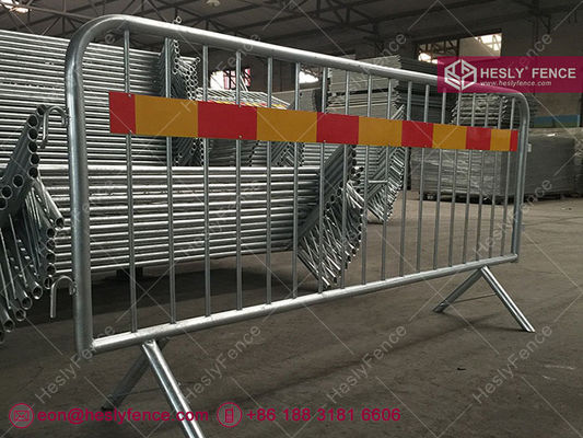 1.1 x 2.2m Barrière de foule à pattes d'épingle (usine chinoise) Barricade piétonne en acier galvanisé fournisseur