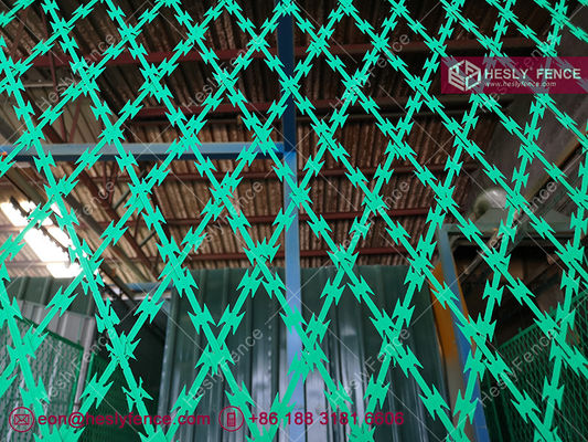 2.4mX6.0m, 150X300mm Diamond Hole Razor Fencing Mesh. Chine fournisseur de filet de rasoir soudé fournisseur