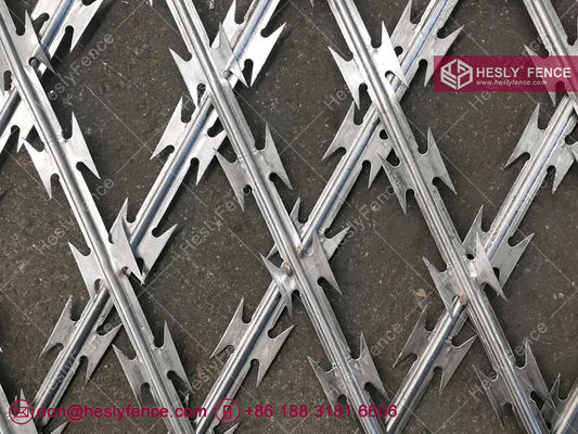 Grillage de sécurité Razor Mesh avec revêtement en poudre vert, lame de rasoir BTO-30, maille diamantée 150×300mm, HeslyFence Chine fournisseur