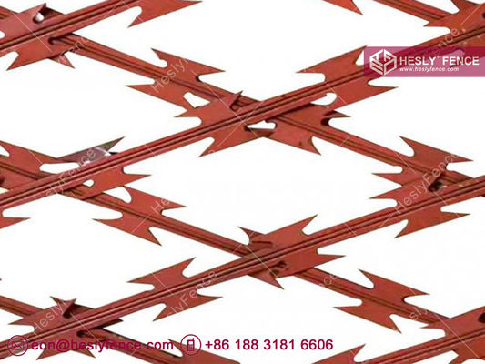 Grille de rasoir soudée à ouverture losange, 2,1X6,0m, revêtue de poudre, China HeslyFence fournisseur