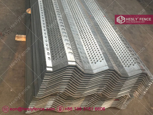 Système de clôture de contrôle du vent et de la poussière de 10 mètres de haut. Panneaux de ventilation métalliques perforés de 1,0 mm. fournisseur