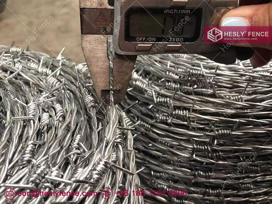 Fil de fer barbelé à double torsion | Fil de fer barbelé galvanisé 12X14# fournisseur